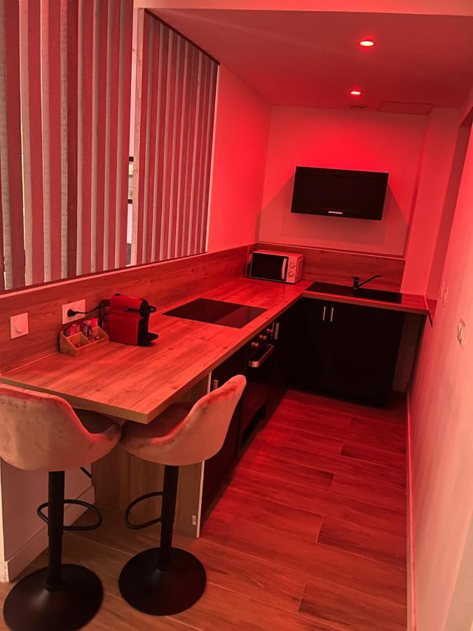 Chic & Jacuzzi Apartment Givors Exterior photo